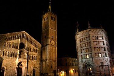 piazza duomo notte parma